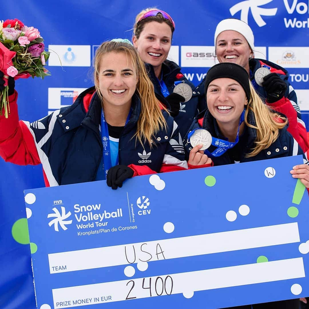 USA Volleyballさんのインスタグラム写真 - (USA VolleyballInstagram)「ICYMI our snow volleyball teams 🇺🇲 took home the hardware from the FIVB World Tour event in Italy. The men's II team won gold 🥇  and the women won silver 🥈. Check the story on our web site (🔗 in bio) for more info and to watch the medal matches. #USAVsnow #snowvolleyball」4月9日 6時21分 - usavolleyball