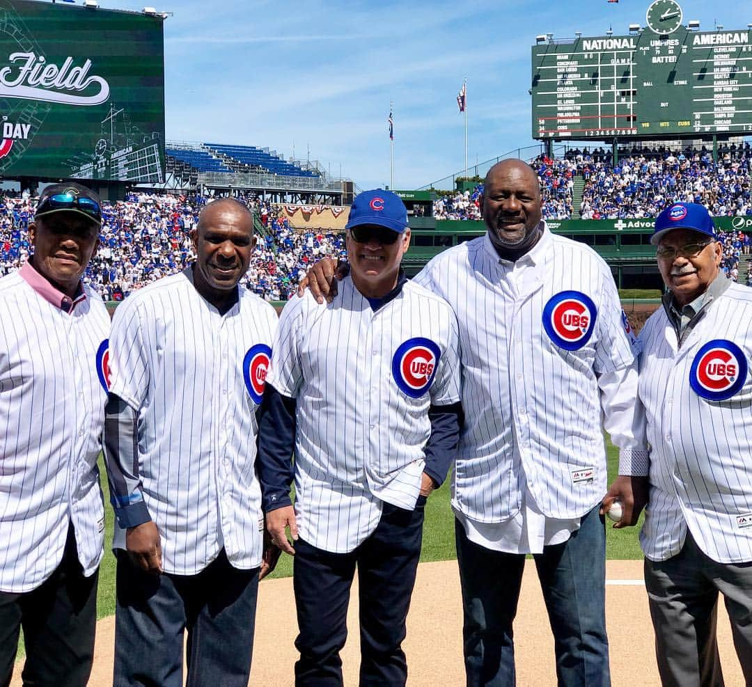 シカゴ・カブスさんのインスタグラム写真 - (シカゴ・カブスInstagram)「Legendary squad at #OpeningDay! 💙 #EverybodyIn」4月9日 6時25分 - cubs