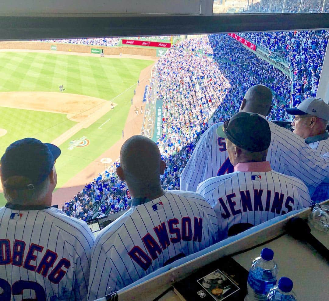 シカゴ・カブスさんのインスタグラム写真 - (シカゴ・カブスInstagram)「Legendary squad at #OpeningDay! 💙 #EverybodyIn」4月9日 6時25分 - cubs