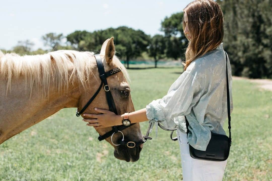 The Horseさんのインスタグラム写真 - (The HorseInstagram)「The Chronograph paired with The Cross Body Bag. Fashion magic.⠀⠀⠀⠀⠀⠀⠀⠀⠀ ⠀⠀⠀⠀⠀⠀⠀⠀⠀ ⠀⠀⠀⠀⠀⠀⠀⠀⠀ #new #wildheart #thehorse #crossbodybag #fashionmagic」4月9日 6時30分 - the_horse