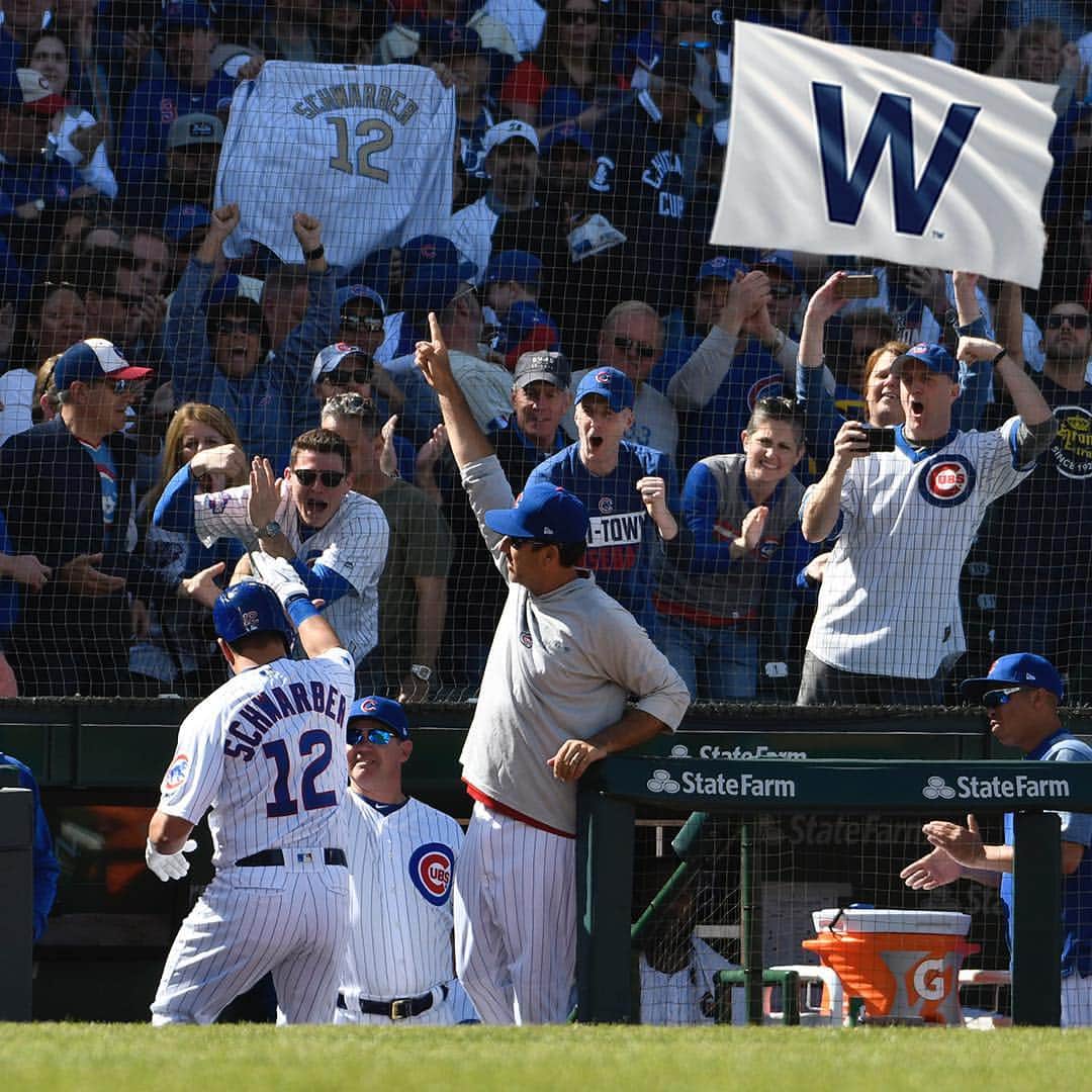シカゴ・カブスさんのインスタグラム写真 - (シカゴ・カブスInstagram)「#Cubs win the home opener! #EverybodyIn」4月9日 6時40分 - cubs