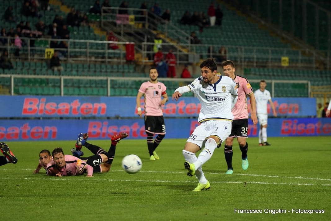 エラス・ヴェローナFCさんのインスタグラム写真 - (エラス・ヴェローナFCInstagram)「📸 Le foto di #PalermoVerona #DaiVerona」4月9日 6時39分 - hellasveronafc