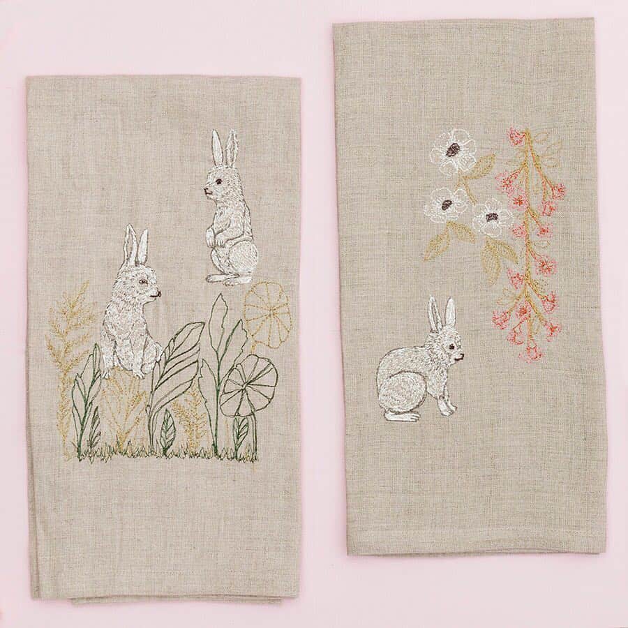 コーラル アンド タスクさんのインスタグラム写真 - (コーラル アンド タスクInstagram)「These sweet bunnies are peeking out to greet spring! 🌸🌿Cheerful embroidered linen tea towels will brighten up any kitchen or table setting. Shop these and more for Easter and spring at the link on profile! #coralandtusktable #bunnies #bunny #bunnylove #easterbunnies #easter #spring #teatowels #embroideredteatowels #linen #embroidery #embroiderylove #embroideredbunny」4月9日 6時42分 - coralandtusk