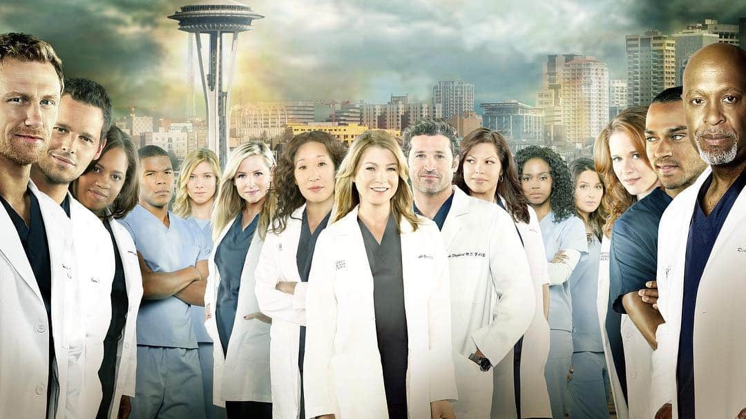 E! Onlineさんのインスタグラム写真 - (E! OnlineInstagram)「Okay #Friends, let's do this: You're trapped on an island and can only watch ONE of these TV shows. Choose wisely. (📷: NBC, WB, the CW, Netflix, ABC, Getty Images)」4月9日 6時44分 - enews