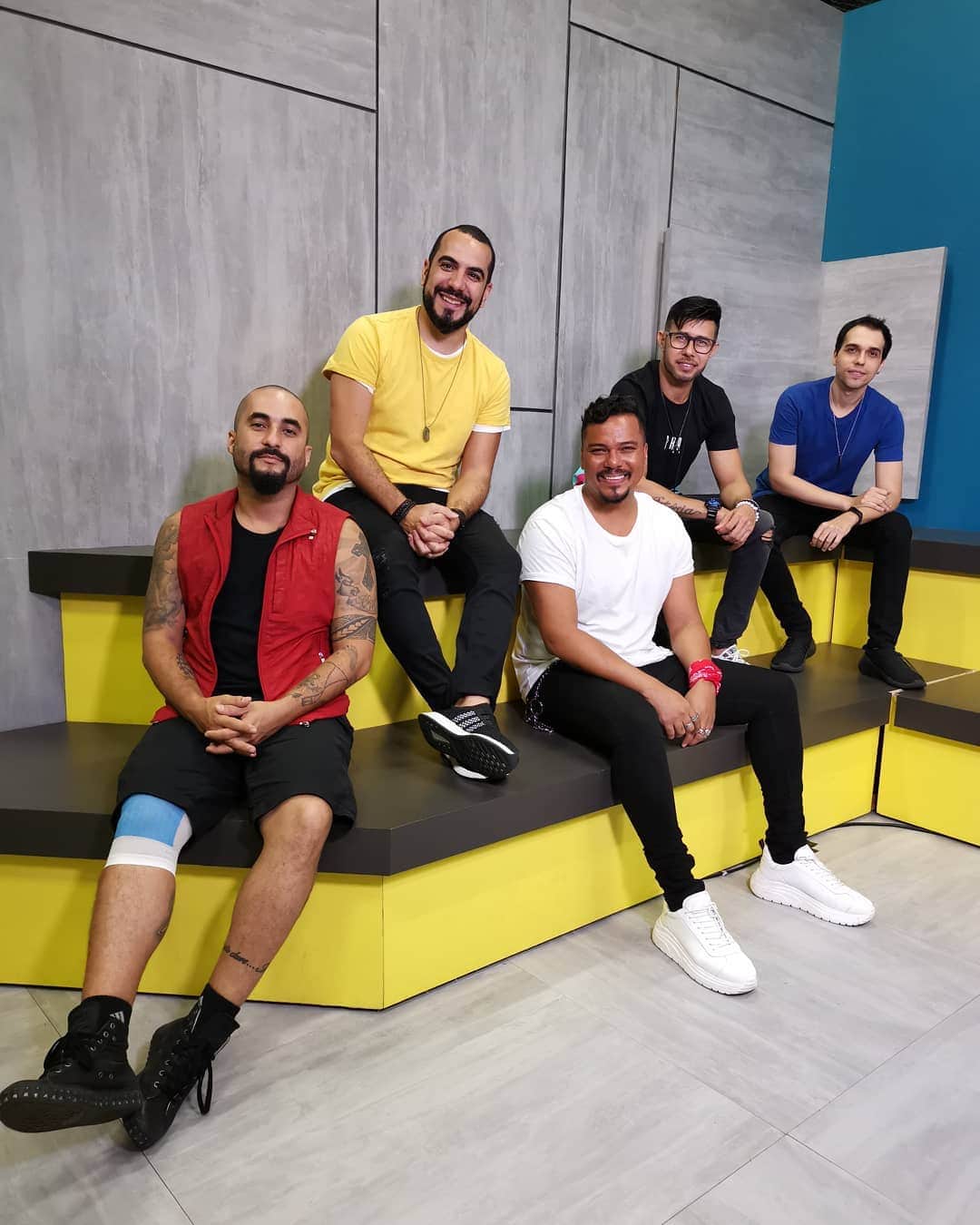 のインスタグラム：「Já já tem LIVE direto do #YouTubeSpaceRio no nosso canal do YouTube! Parte pra lá! 😀 👉🏽 http://Youtube.com/sorrisomaroto」