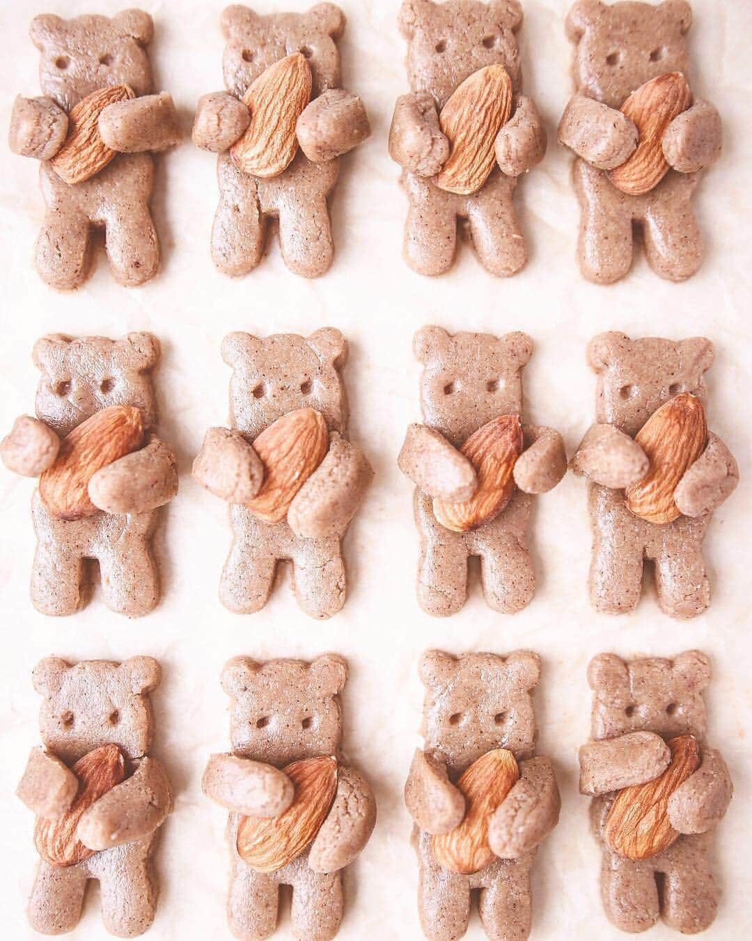 Whole Foods Marketさんのインスタグラム写真 - (Whole Foods MarketInstagram)「Can a cookie be your #MondayMotivation? Because these little maple tahini teddy grahams from @veggiekins are calling our name. Head over to her blog for the full recipe. #TahiniCookies #MakesMeWhole」4月9日 7時07分 - wholefoods