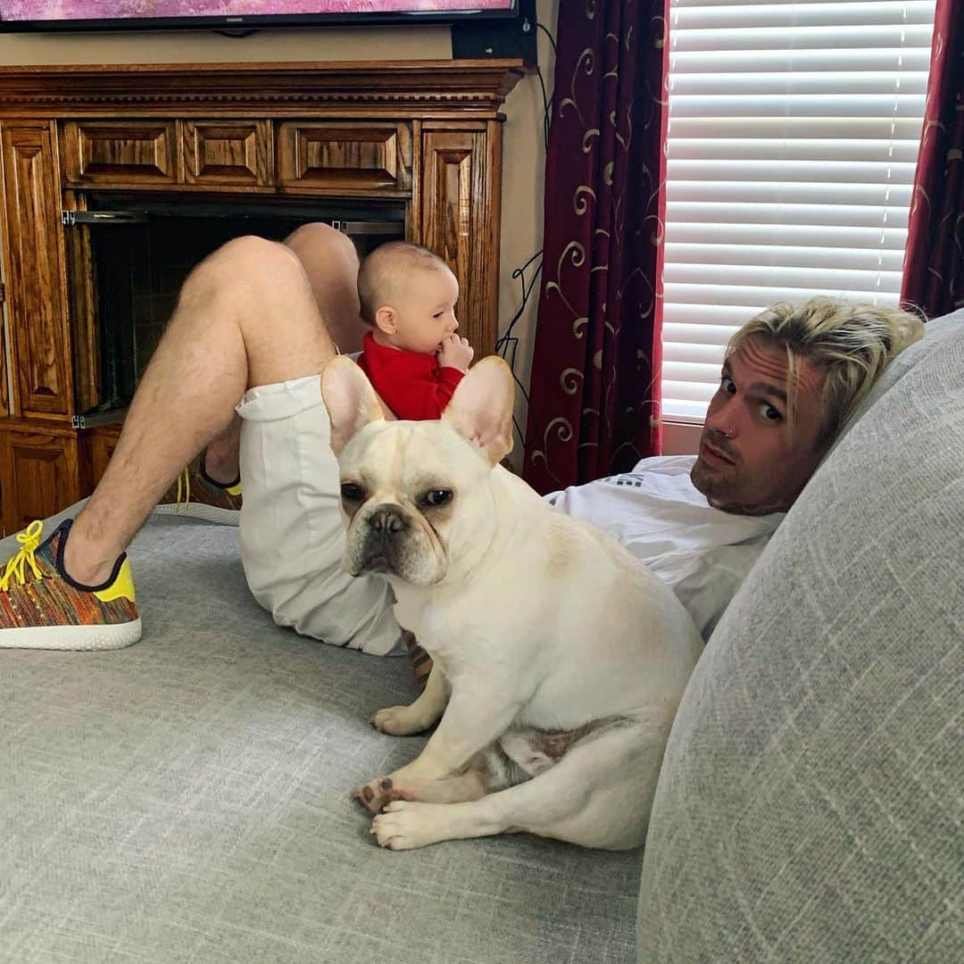 アーロン・カーターさんのインスタグラム写真 - (アーロン・カーターInstagram)「Practicing 🥰 #uncle #family #home」4月9日 7時02分 - aaroncarter