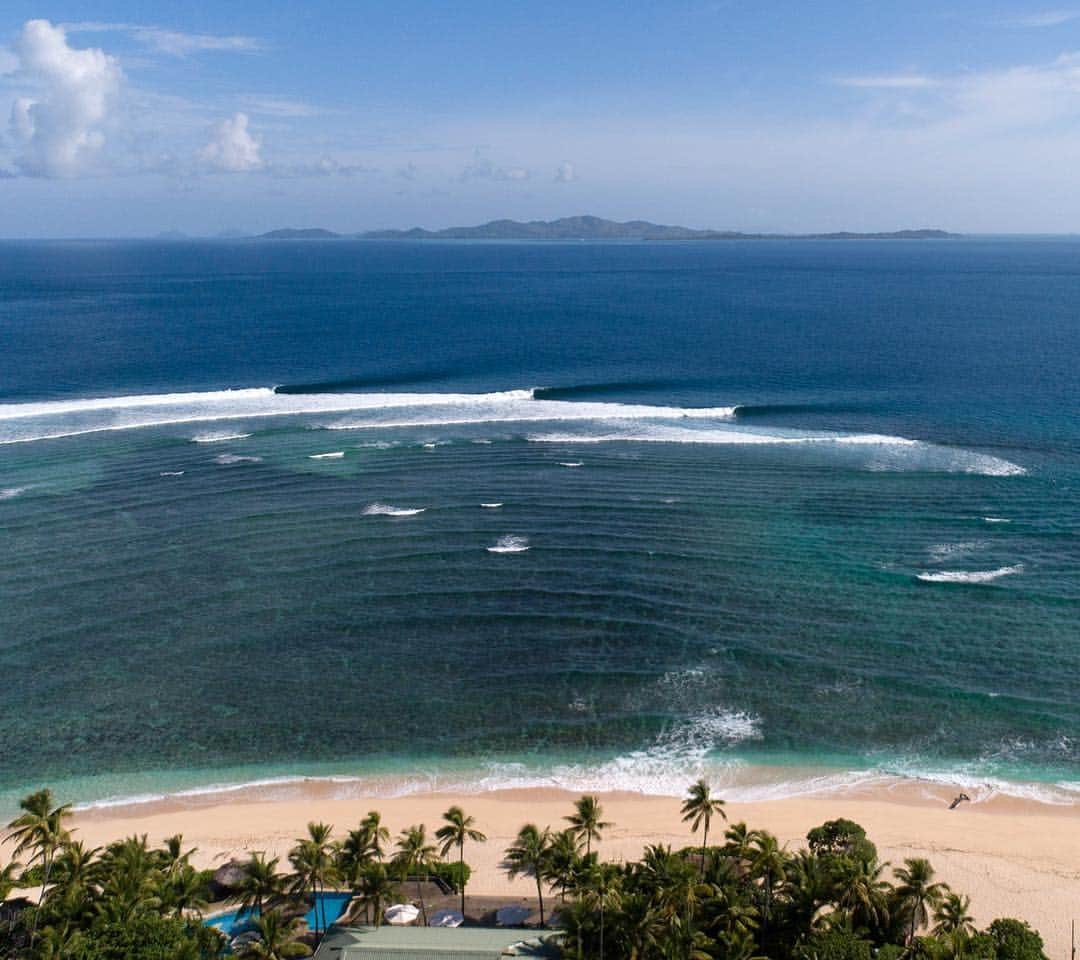 surflineさんのインスタグラム写真 - (surflineInstagram)「Restaurants, the long, predictable, perfect reefbreak fringing the magical island of Tavarua is one of the top five lefts in the world, hands down. And it was particularly #GoodToEpic on April 4th, as seen from above here. @waterwaystravel 📷: @fijichili」4月9日 7時15分 - surfline