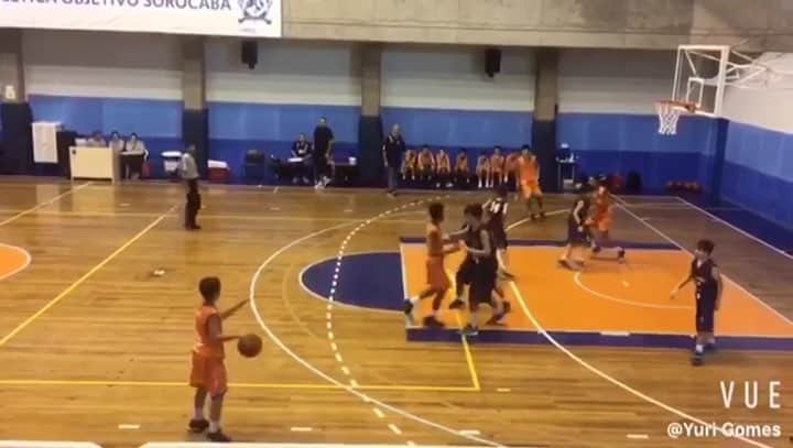 アレッサンドロ・ローザ・ヴィエイラのインスタグラム：「VÍDEO- Será que joga? @kaka12.tt #basketball #Basket 🏀 @lsboficial #Sorocaba #Sub13」