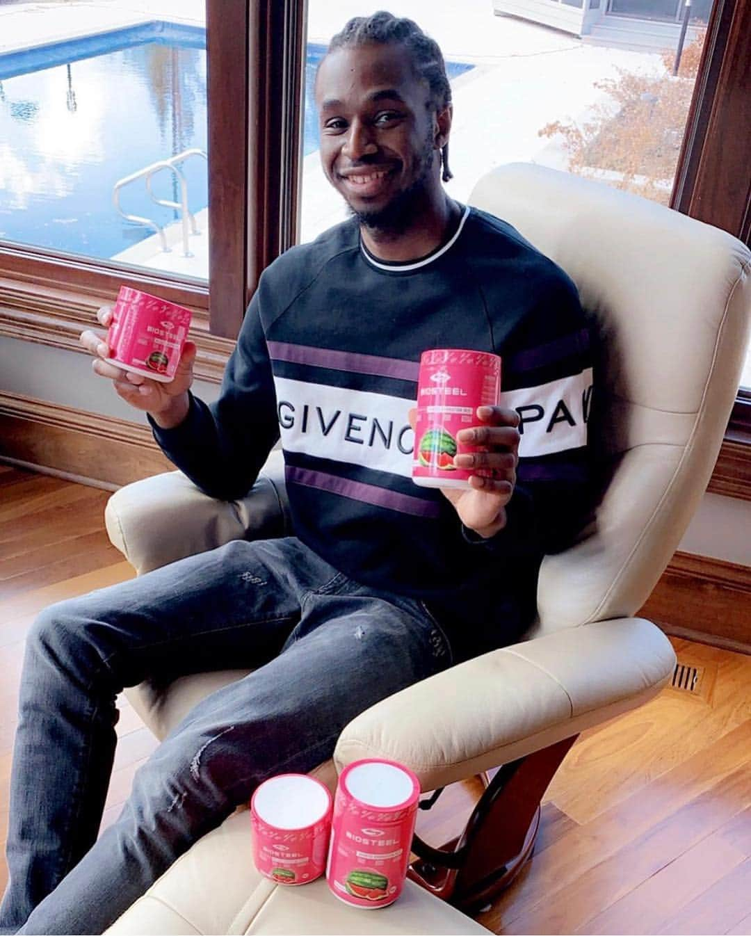 アンドリュー・ウィギンスのインスタグラム：「Excited to try the new 🍉 flavor! @biosteelsports」