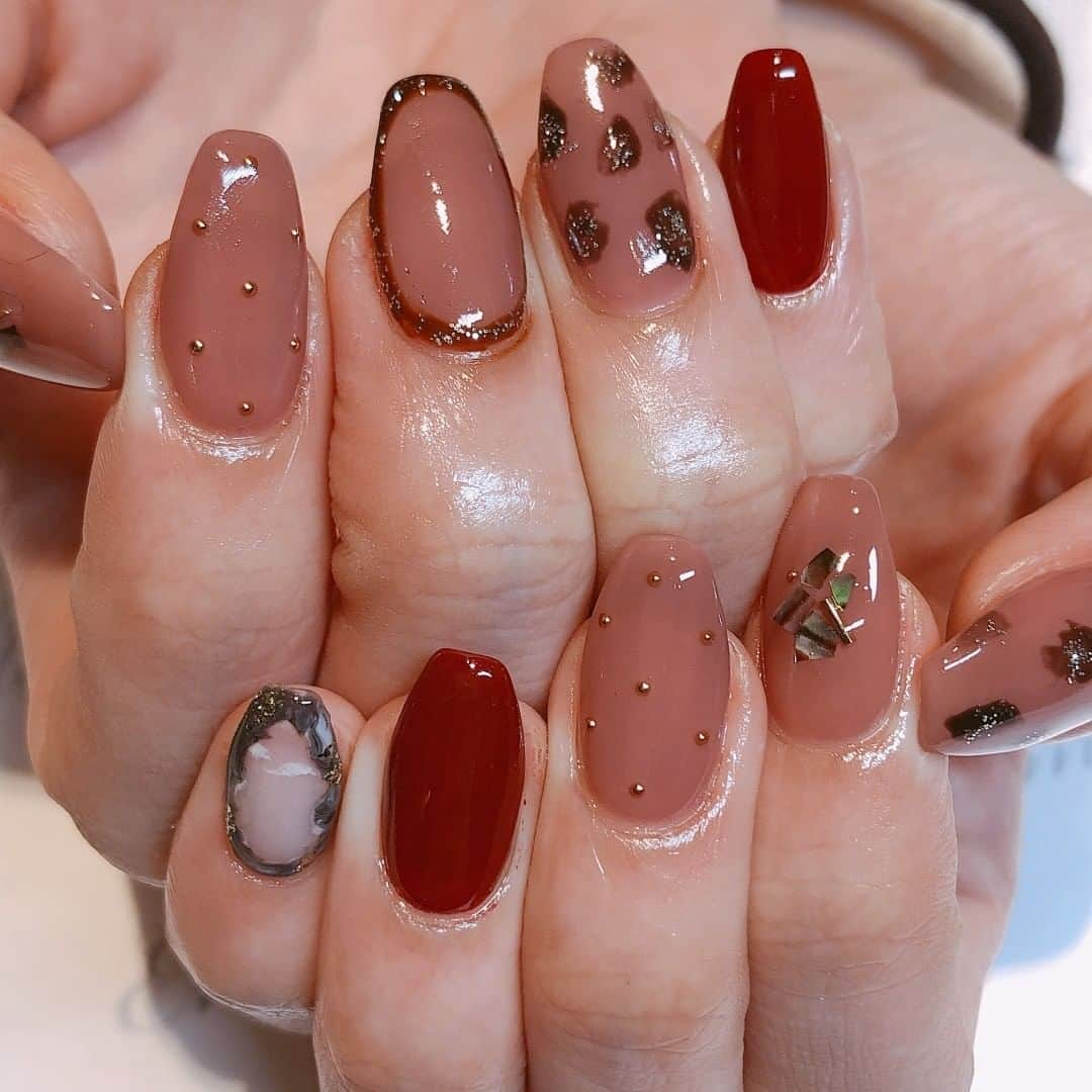 ネイルサロンEmbellir横浜店さんのインスタグラム写真 - (ネイルサロンEmbellir横浜店Instagram)「💅 . . ニュアンスネイル！！ . . 定番の#レオパード柄 でもない#ニュアンスアート と #オシャレ感 漂うニュアンスアートを組み合わせて 素敵なデザインになりました(^^) . . ☆ご予約はお電話または、ホットペッパーにて☆ . . アカウントをクリックするとホットペッパーのURLがございます！！是非アクセスしてください！！ . . #オフィスネイル #ネイルサロン #ネイルデザイン  #ネイルアート #女子力ネイル #シンプルネイル  #横浜ネイルサロン #embellir #アンベリール  #ショートネイル #大人ネイル #トレンドネイル  #おしゃれネイル #大人女子ネイル #人気ネイル  #パラジェル #hpb_nail #ジェルネイル #springnails  #春ネイル #💅 #ネイル好きな人と繋がりたい #横浜  #横浜ネイルサロン #ニュアンスネイル  #レオパード柄 #レオパードネイル」4月9日 7時48分 - embellir111