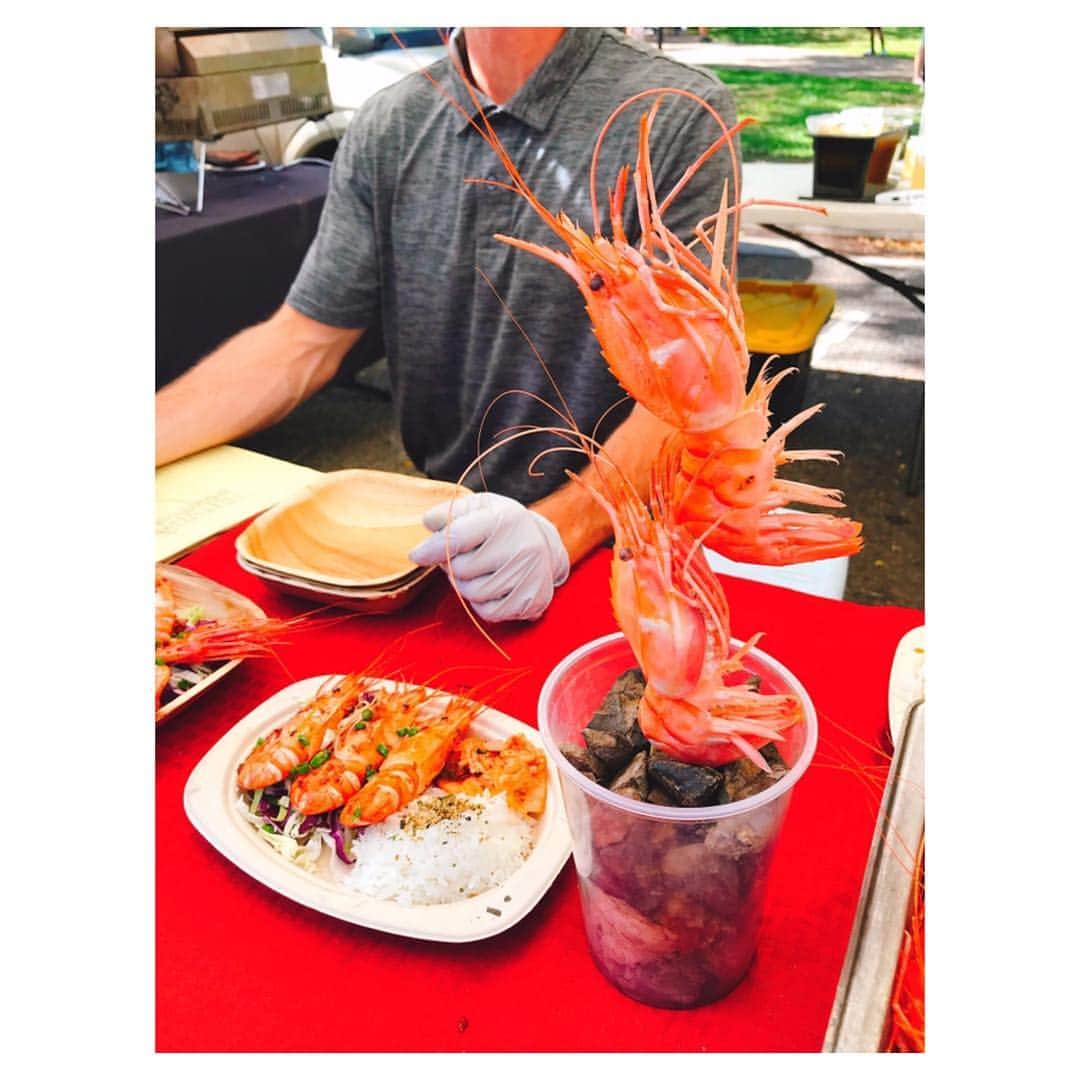荒川れん子さんのインスタグラム写真 - (荒川れん子Instagram)「I’d like to eat this shrimp next time🦐 次に @kccfarmersmarket に行ったら、この海老の串焼きが食べたい😋 . . #hawaii #oahu #honolulu #aloha #lovehawaii #luckywelivehawaii #hawaiilife #travel #foodie #shrimp #farmersmarket #kcc #lifeisajourney #hawaiistagram #instahawaii #local #organic #ハワイ #オアフ #アロハ#ハワイ生活 #ハワイ暮らし #ハワイ在住 #旅 #ハワイ好き #ハワイ旅行 #kccファーマーズマーケット #ファーマーズマーケット #朝活 #海老」4月9日 7時49分 - renren_hawaii