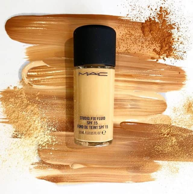 M·A·C Cosmetics BRさんのインスタグラム写真 - (M·A·C Cosmetics BRInstagram)「Quer uma dica para fazer sua STUDIO FIX Fluid durar ainda mais?  Borrife o Fix+ depois de aplicar a base líquida. Sāo mais de 50 cores com acabamento perfeito para qualquer hora do dia. ❤  Quer aprender esse e outros truques? Venha até uma de nossas lojas e converse com nossos artistas.  #MACStudioFix #MACStudioFixBrasil #PeleMac #Pele #Regram @maccosmeticsfrance」4月9日 8時01分 - maccosmeticsbrasil