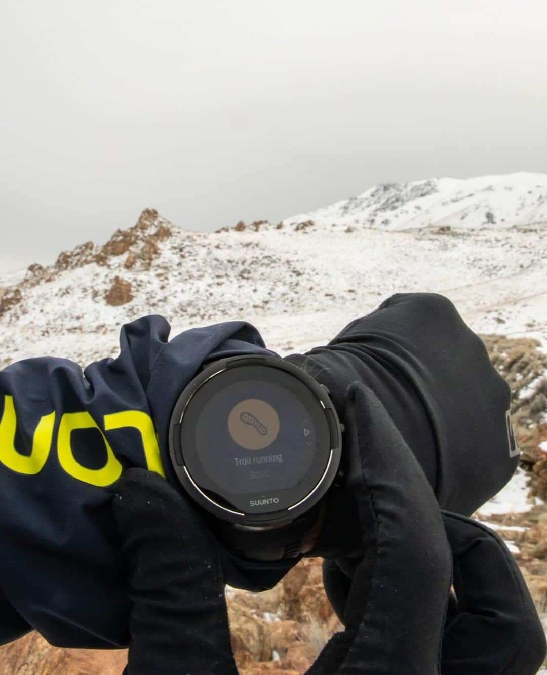 Suuntoさんのインスタグラム写真 - (SuuntoInstagram)「Has spring arrived? Or are you still running in the snow? 📷: @joshuaparker #SuuntoRun」4月9日 8時11分 - suunto
