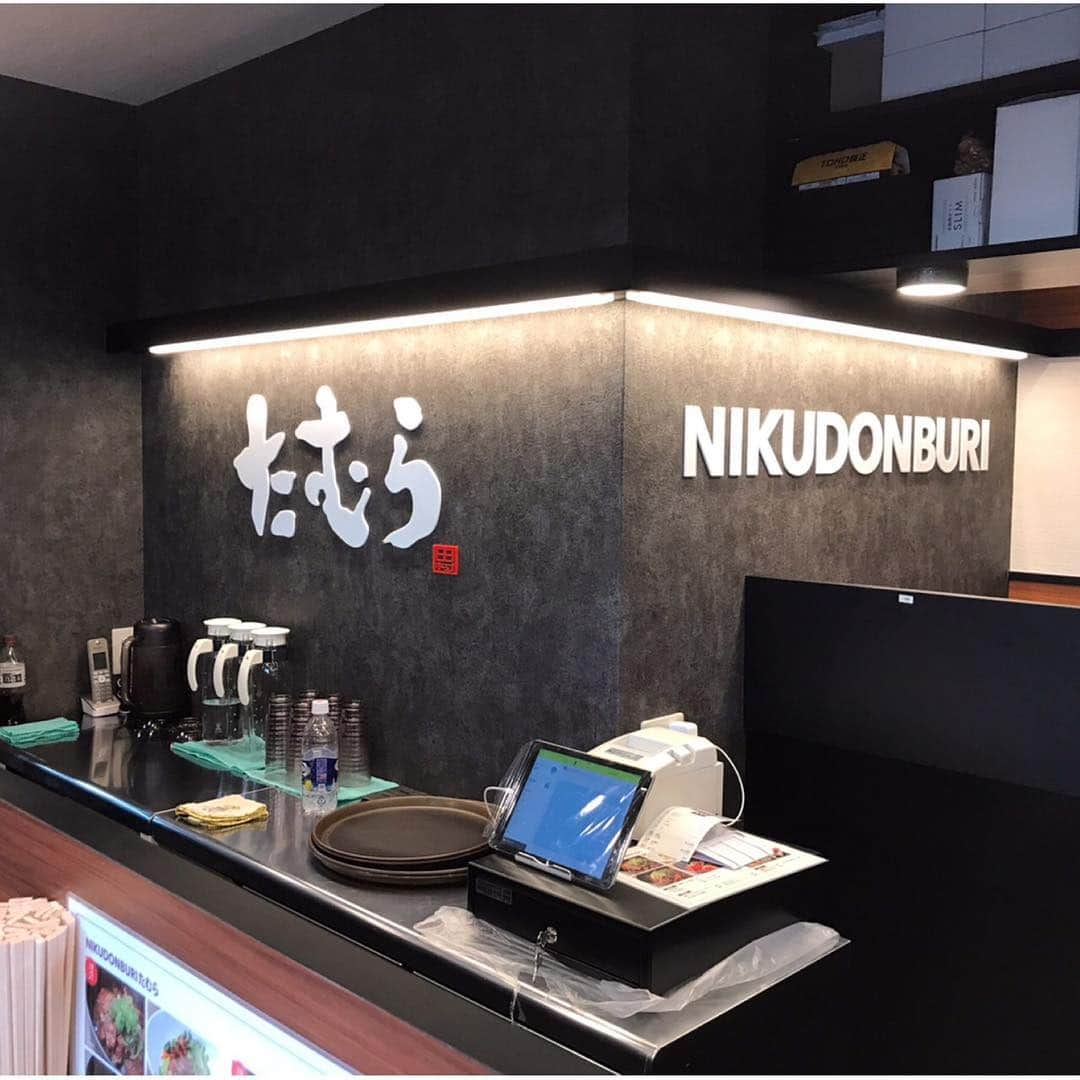 たむらけんじさんのインスタグラム写真 - (たむらけんじInstagram)「［お願い］  NIKUDONBURIたむら福島店 ・ 現在アルバイトの募集をしています😁 時給1000円〜(22:00以降:1250円〜) ホール お客様のご案内・オーダー確認・料理の提供・席の片付け キッチン 盛り付け・調理・洗い物など！ すぐに慣れるお仕事です💪 <ランチ>10:00〜15:30 <ディナー>17:00〜24:00 週2.3回〜時間・曜日は相談OK😆 未経験者・高校生OK🙆‍♂️ ご興味のある方は是非お問い合わせを‼️ 一緒にNIKUDONBURIたむらを盛り上げていきましょう😄😄😄 TKF（たむらけんじファミリー）になってください！！ NIKUDONBURIたむら TEL06-6346-2917 大阪市福島区福島2-8-29  㐂坐吽1F  #NIKUDONBURIたむら#たむけん#たむらけんじ#肉丼#丼#アルバイト#募集#バイト#炭火焼肉たむら#福島区#福島#求人#時給#仕事#働く #拡散お願いします」4月9日 19時04分 - tamuradojou