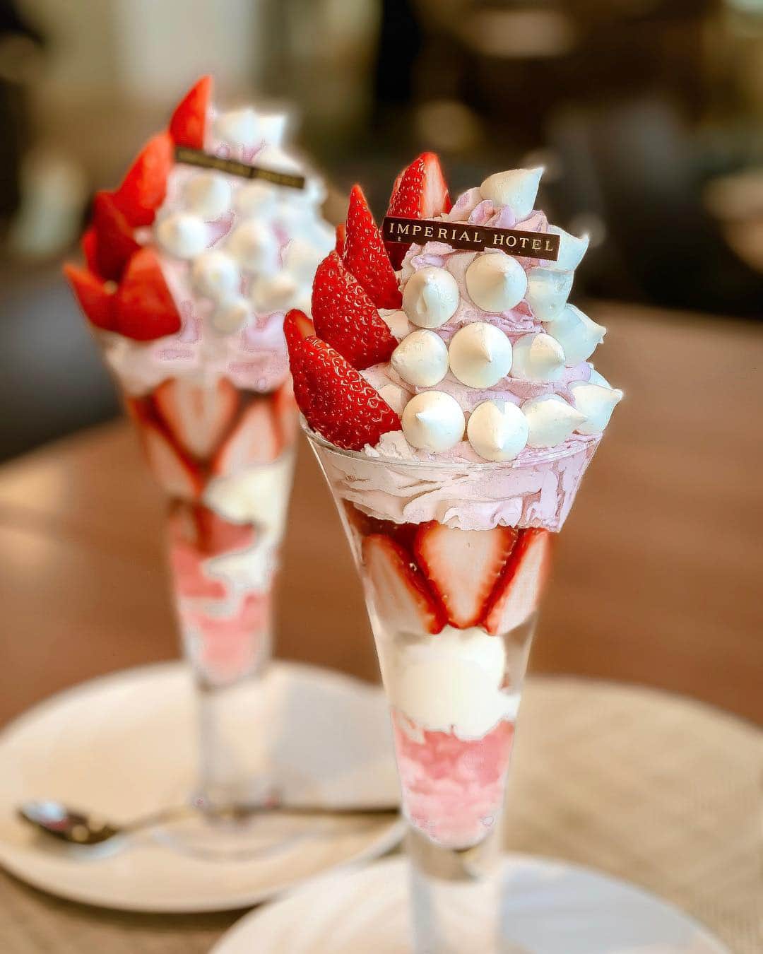 Yukicoさんのインスタグラム写真 - (YukicoInstagram)「🥄 あああああ可愛いいいいいいいいいい🌸 味もたまらん 桜と苺のパフェでした♡ ‥‥‥‥‥‥‥‥‥‥‥‥‥‥‥‥‥‥‥‥‥‥‥‥‥‥‥‥‥‥‥‥‥‥#gatheringslikethese#beautifulcuisines#osakalunch#osakasweets#imperialhotel#sweetsgram#strawberrysweets#icecreamlover#icecreamlovers#parfait#strawberryparfait#osakasweets#sweetsgram#sweetsphoto#strawberrysweets#いちごパフェ#いちごスイーツ#ストロベリースイーツ#ストロベリーパフェ#いちご#大阪スイーツ#パフェ部#大阪スイーツ#大阪カフェ#大阪パフェ#大阪グルメ#桜と苺のパフェ#さくら味#パフェ部#帝国ホテル大阪」4月9日 19時06分 - yukicolifecom
