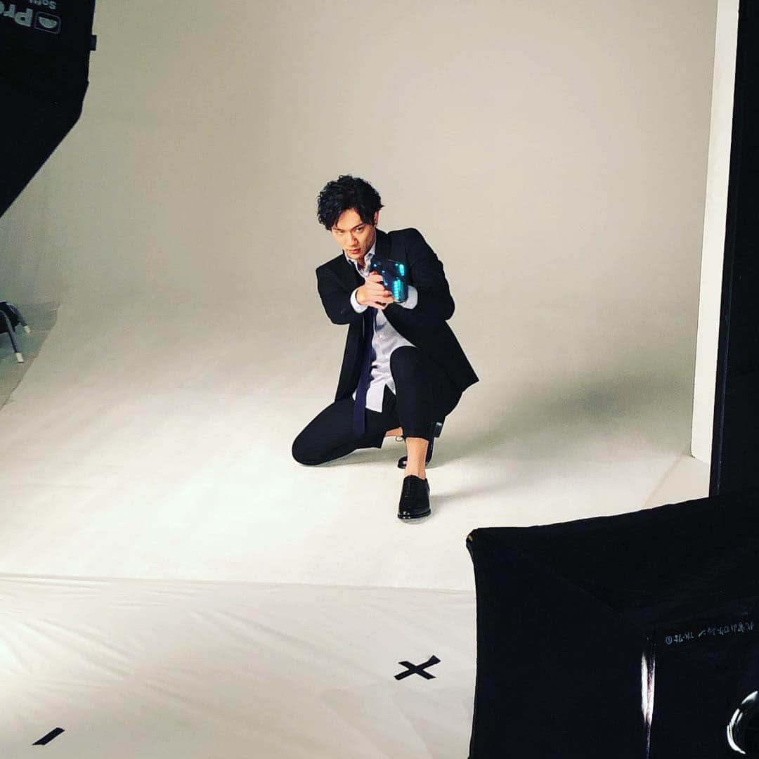 のインスタグラム：「舞台 PSYCHO-PASS VV ビジュアルオフショット。 ブログに載せてます✨  お楽しみに✨  #舞台 #PSYCHO-PASS #サイコパス #ビジュアル #オフショット #相田康生 #yuta_ozawa #ozatts #小澤雄太 #おざっつ」