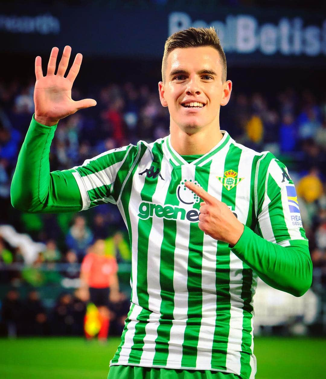 LFPさんのインスタグラム写真 - (LFPInstagram)「@realbetisbalompie’s top scorer and birthday boy! 🔝💚 Happy 23rd, @locelsogiovani! 🎂 • #LoCelso #RealBetis #LaLiga #LaLigaSantander #HappyBirthday #Cumpleaños」4月9日 17時37分 - laliga