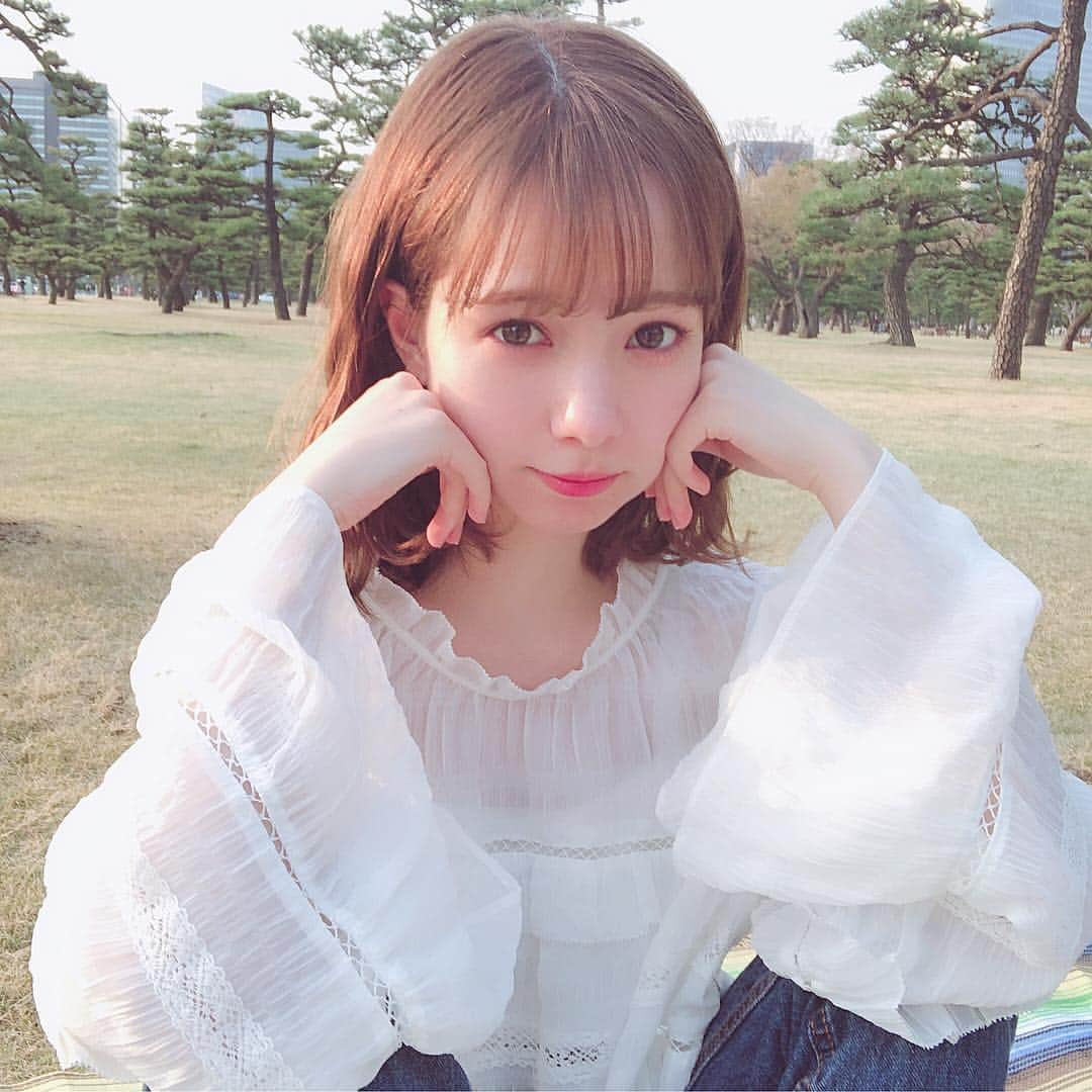 柴田あやなさんのインスタグラム写真 - (柴田あやなInstagram)「毎年恒例 ピクニック ❤︎ ほとんど人いなくて、穴場スポットなんだよ〜！」4月9日 17時48分 - shibaobasan