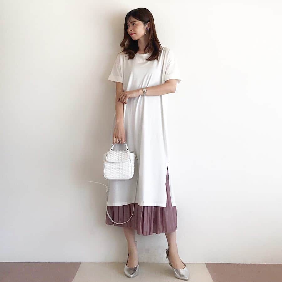 haruru0724さんのインスタグラム写真 - (haruru0724Instagram)「#code . . ワンピースは @wizcloth ❤︎ スリット入りだから、 スカートと合わせてみたよ😊 レギンスとかと合わせても可愛い😍 こういうワンピ1枚あると使える🙆‍♀️ . . 今日から楽天お買い物マラソン♡ 店内全商品1点で10%、 2点以上で15%オフクーポンが配布されるみたい！ このワンピースも、元々プチプラなのに 更にプチプラになるよ！！ 今日の20時から4/16(火)1:59までなので、 是非是非チェックしてみて下さい♡ . . . ワンピース…#wizcloth ボトムス…#mayblue_jp バッグ…#zara シューズ…#sesto ピアス… @rhythm_everyday . . . #ママコーデ #ママファッション #シンプルコーデ #プチプラコーデ #大人可愛い #大人カジュアル #今日のコーデ #着回しコーデ #アラサーコーデ #トレンドコーデ #大人女子コーデ #30代コーデ #きれいめコーデ #mamagirl #locari #ponte_fashion #mineby3mootd #partegram #韓国ファッション #おしゃれさんと繋がりたい #ザラバッグ #ザラジョ #ザラコーデ #スリットワンピース」4月9日 18時00分 - haruru0724