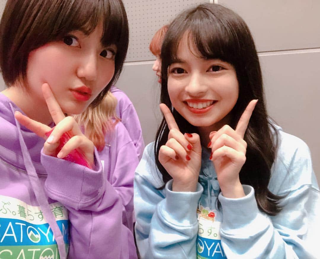 新井愛瞳さんのインスタグラム写真 - (新井愛瞳Instagram)「﻿ 続いてアンジュルム﻿ たけ 竹内朱莉ちゃん﻿ かななん 中西香菜ちゃん﻿ かみこ 上國料萌衣ちゃん﻿ ふなっき 船木結ちゃん(カントリー・ガールズ )﻿ ﻿ 全員が全員賑やかで、﻿ 個性豊かでとっても好きなグループ。﻿ また一緒にライブしたいな。﻿ アンジュルムック欲しいのですが！！！ ﻿ #アンジュルム  #angerme  #アンジュルムック  #アプガ」4月9日 18時06分 - arai_manami_official