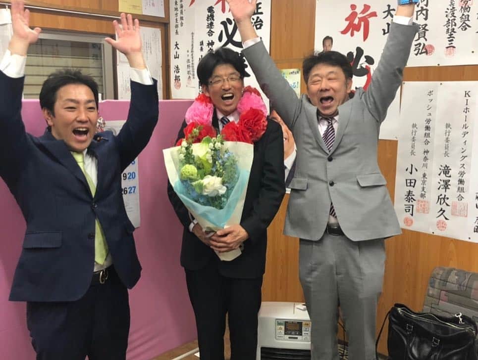 中谷一馬さんのインスタグラム写真 - (中谷一馬Instagram)「【統一地方選挙の前半戦を終えて】 この度の神奈川県議会議員選挙、政令市議会議員選挙におきまして、私は立憲民主党 神奈川県連 選挙対策準備委員会の事務局長として篠原豪委員長を支える立場で、各所地域の情勢調査を分析しながら挑ませて頂きました。  選挙期間前後は、始発から終電まで自分の選挙以上に全身全霊をかけて仲間たちと共に戦いましたが、結果としては、神奈川県連全体で、立候補者数67名中、当選55名。(勝率 82.0%) また私が責任者を務める、神奈川7区(港北区・都筑区選挙区)においては、立候補者数7名中、6名が当選(勝率 85.7%)という結果でありました。  私的な総括としては、18%の仲間たちを当選させることができなかったことに対して非常に反省していると同時に、私の選挙においては1名の仲間を落選させてしまったことが痛恨の極みであります。支援をして下さった皆様方には本当に申し訳なく、心よりお詫びを申し上げる次第です。  私の選挙区では自民党の県会議員・市会議員が8名に対して、立憲民主党の県会議員・市会議員が6名。 まだまだ政権与党の壁は高く厚いと痛感をする中、更に精進を積み重ね、地域の皆様からの信頼を得られるような政党に成長させなくてならないと決意を新たに致しました。  その一方で、候補者と支援者の皆様方のたゆまぬ努力の甲斐あって、多くの方が当選できたことを心から嬉しく思っております。  今後も奢らず、着実に堅実に誠実に国民の皆様のお役に立てるようなチームを目指して日々精進して参りますので、様々至りませんが今後ともご指導の程宜しくお願い申し上げます。 【立憲民主党 神奈川県連 選挙結果↓】 ◆神奈川県議選 30名立候補（推薦1名含む） 内、当選24名（推薦1名含む） ◆横浜市議選 21名立候補（推薦2名含む） 内、当選17名（推薦1名含む） ◆川崎市議選 9名立候補 内、当選8名 ◆相模原市議選 7名立候補 内、当選6名  計、67名立候補 内、当選55名(勝率82.0%)」4月9日 18時07分 - kazuma_nakatani