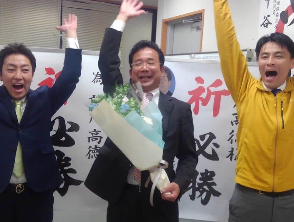 中谷一馬さんのインスタグラム写真 - (中谷一馬Instagram)「【統一地方選挙の前半戦を終えて】 この度の神奈川県議会議員選挙、政令市議会議員選挙におきまして、私は立憲民主党 神奈川県連 選挙対策準備委員会の事務局長として篠原豪委員長を支える立場で、各所地域の情勢調査を分析しながら挑ませて頂きました。  選挙期間前後は、始発から終電まで自分の選挙以上に全身全霊をかけて仲間たちと共に戦いましたが、結果としては、神奈川県連全体で、立候補者数67名中、当選55名。(勝率 82.0%) また私が責任者を務める、神奈川7区(港北区・都筑区選挙区)においては、立候補者数7名中、6名が当選(勝率 85.7%)という結果でありました。  私的な総括としては、18%の仲間たちを当選させることができなかったことに対して非常に反省していると同時に、私の選挙においては1名の仲間を落選させてしまったことが痛恨の極みであります。支援をして下さった皆様方には本当に申し訳なく、心よりお詫びを申し上げる次第です。  私の選挙区では自民党の県会議員・市会議員が8名に対して、立憲民主党の県会議員・市会議員が6名。 まだまだ政権与党の壁は高く厚いと痛感をする中、更に精進を積み重ね、地域の皆様からの信頼を得られるような政党に成長させなくてならないと決意を新たに致しました。  その一方で、候補者と支援者の皆様方のたゆまぬ努力の甲斐あって、多くの方が当選できたことを心から嬉しく思っております。  今後も奢らず、着実に堅実に誠実に国民の皆様のお役に立てるようなチームを目指して日々精進して参りますので、様々至りませんが今後ともご指導の程宜しくお願い申し上げます。 【立憲民主党 神奈川県連 選挙結果↓】 ◆神奈川県議選 30名立候補（推薦1名含む） 内、当選24名（推薦1名含む） ◆横浜市議選 21名立候補（推薦2名含む） 内、当選17名（推薦1名含む） ◆川崎市議選 9名立候補 内、当選8名 ◆相模原市議選 7名立候補 内、当選6名  計、67名立候補 内、当選55名(勝率82.0%)」4月9日 18時07分 - kazuma_nakatani