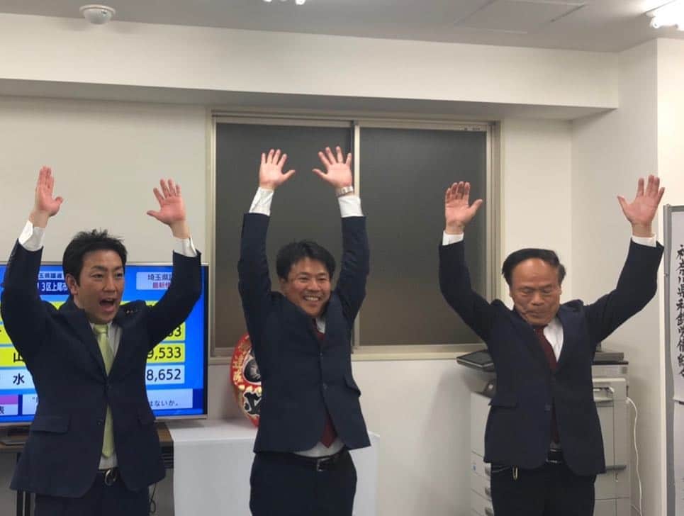 中谷一馬さんのインスタグラム写真 - (中谷一馬Instagram)「【統一地方選挙の前半戦を終えて】 この度の神奈川県議会議員選挙、政令市議会議員選挙におきまして、私は立憲民主党 神奈川県連 選挙対策準備委員会の事務局長として篠原豪委員長を支える立場で、各所地域の情勢調査を分析しながら挑ませて頂きました。  選挙期間前後は、始発から終電まで自分の選挙以上に全身全霊をかけて仲間たちと共に戦いましたが、結果としては、神奈川県連全体で、立候補者数67名中、当選55名。(勝率 82.0%) また私が責任者を務める、神奈川7区(港北区・都筑区選挙区)においては、立候補者数7名中、6名が当選(勝率 85.7%)という結果でありました。  私的な総括としては、18%の仲間たちを当選させることができなかったことに対して非常に反省していると同時に、私の選挙においては1名の仲間を落選させてしまったことが痛恨の極みであります。支援をして下さった皆様方には本当に申し訳なく、心よりお詫びを申し上げる次第です。  私の選挙区では自民党の県会議員・市会議員が8名に対して、立憲民主党の県会議員・市会議員が6名。 まだまだ政権与党の壁は高く厚いと痛感をする中、更に精進を積み重ね、地域の皆様からの信頼を得られるような政党に成長させなくてならないと決意を新たに致しました。  その一方で、候補者と支援者の皆様方のたゆまぬ努力の甲斐あって、多くの方が当選できたことを心から嬉しく思っております。  今後も奢らず、着実に堅実に誠実に国民の皆様のお役に立てるようなチームを目指して日々精進して参りますので、様々至りませんが今後ともご指導の程宜しくお願い申し上げます。 【立憲民主党 神奈川県連 選挙結果↓】 ◆神奈川県議選 30名立候補（推薦1名含む） 内、当選24名（推薦1名含む） ◆横浜市議選 21名立候補（推薦2名含む） 内、当選17名（推薦1名含む） ◆川崎市議選 9名立候補 内、当選8名 ◆相模原市議選 7名立候補 内、当選6名  計、67名立候補 内、当選55名(勝率82.0%)」4月9日 18時07分 - kazuma_nakatani