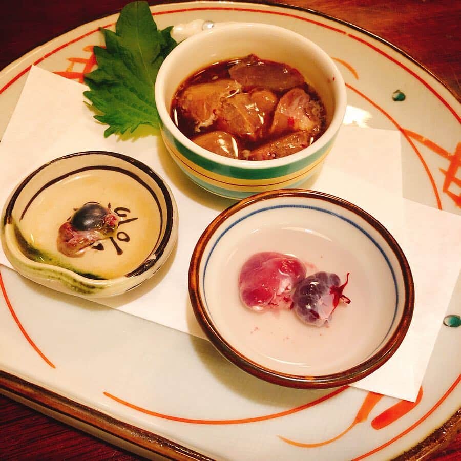 えりんこのインスタグラム：「すっぽん🐢🐢🐢 ここ以上に美味しいすっぽんないと思う（ワイ好み） そして他で食べたいとも思わないしすっぽんです！とか出されても全然違くなーい？とか思うレベルで美味しいの🐢 すっぽんの定義変わったしこのすっぽん以外すっぽんじゃないと思ってる🐢 週末2連チャンで行く❤️嬉し❤️」