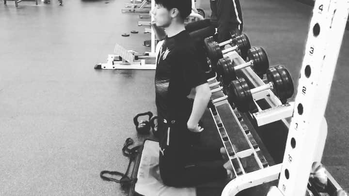 上田綺世のインスタグラム：「Let's try!  挑戦してみてください！  #hamstring」
