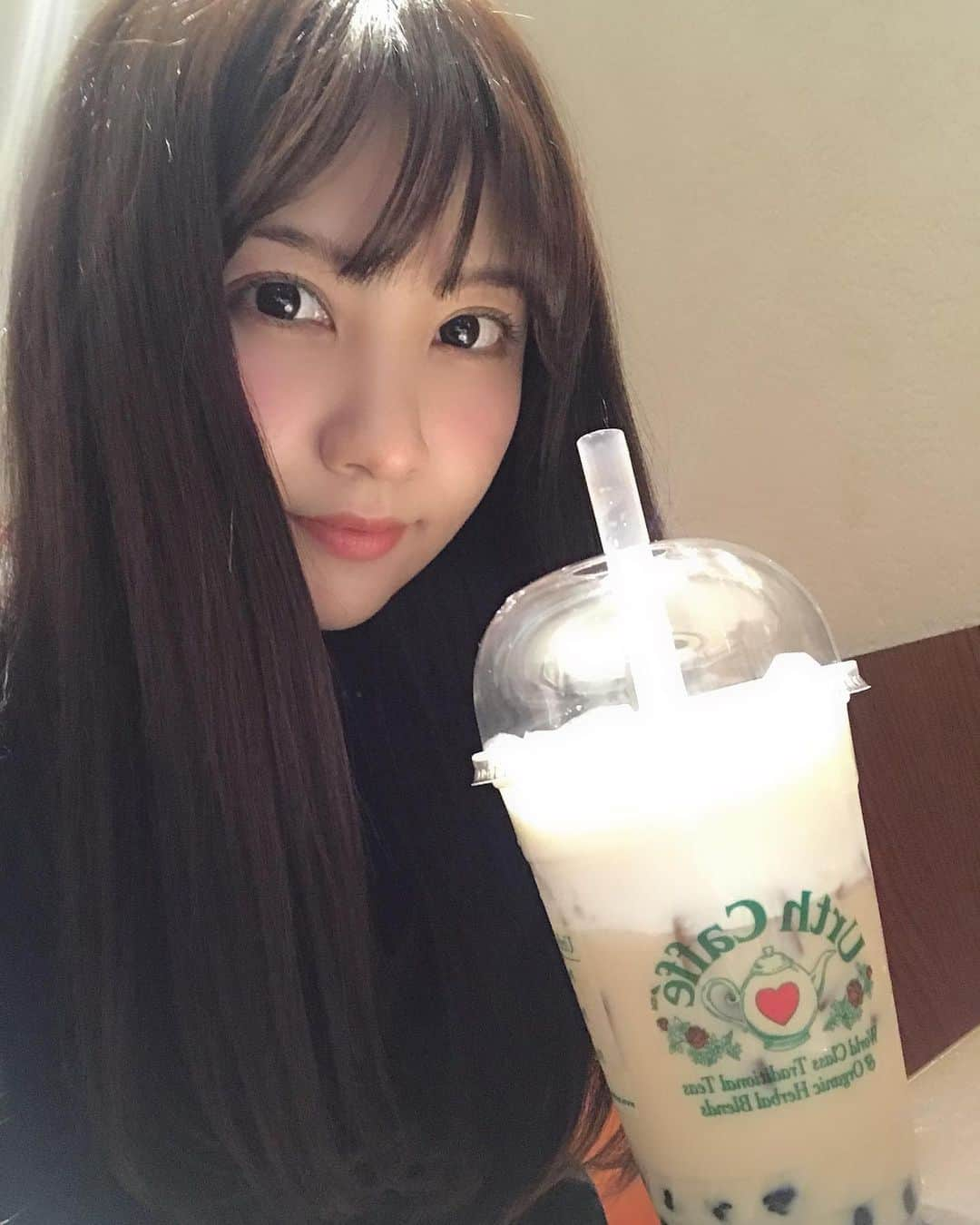 津島衣里さんのインスタグラム写真 - (津島衣里Instagram)「アースカフェのタピオカおいし🤭タピ #つしえりのすきなもの #アースカフェ #アースカフェ代官山 #urthcafe #タピオカ」4月9日 18時14分 - eritsushima_official