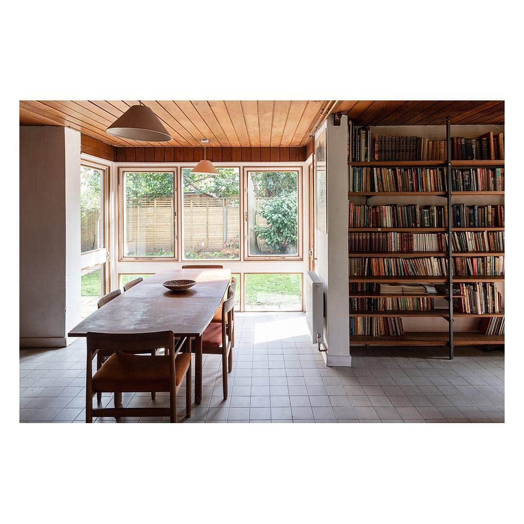 The Modern Houseさんのインスタグラム写真 - (The Modern HouseInstagram)「Ripe for the Picking: a mid-century home on Strawberry Hill Road, Twickenham. Link in our bio for more info.  #architectshome #1960sarchitecture #midcentury」4月9日 18時15分 - themodernhouse