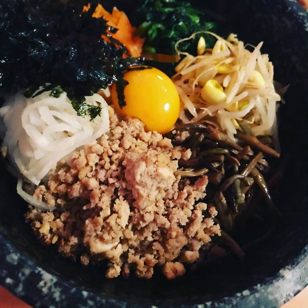 石井元気さんのインスタグラム写真 - (石井元気Instagram)「韓国料理サイコー！！ いいい、いちごのキムチ！？ びっくり美味い！！！ #韓国料理 #美味しい #あきげん #石井元気」4月9日 18時16分 - genkiishii1226