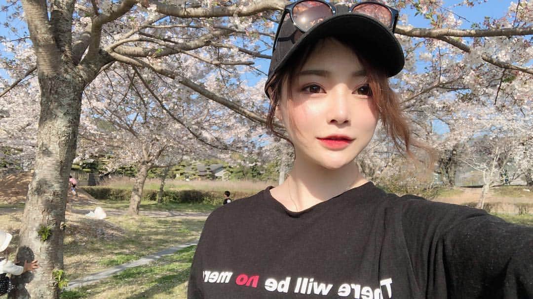エリナさんのインスタグラム写真 - (エリナInstagram)「사진이 너무 많다 ㅋㅋㅋ 한국도 벛꽃 이쁘겠지?🌸 写真が多すぎる笑 #cherryblossom #kumamoto #instalike #instagood #sakura #桜#selfie#me」4月9日 18時26分 - erina_hrn