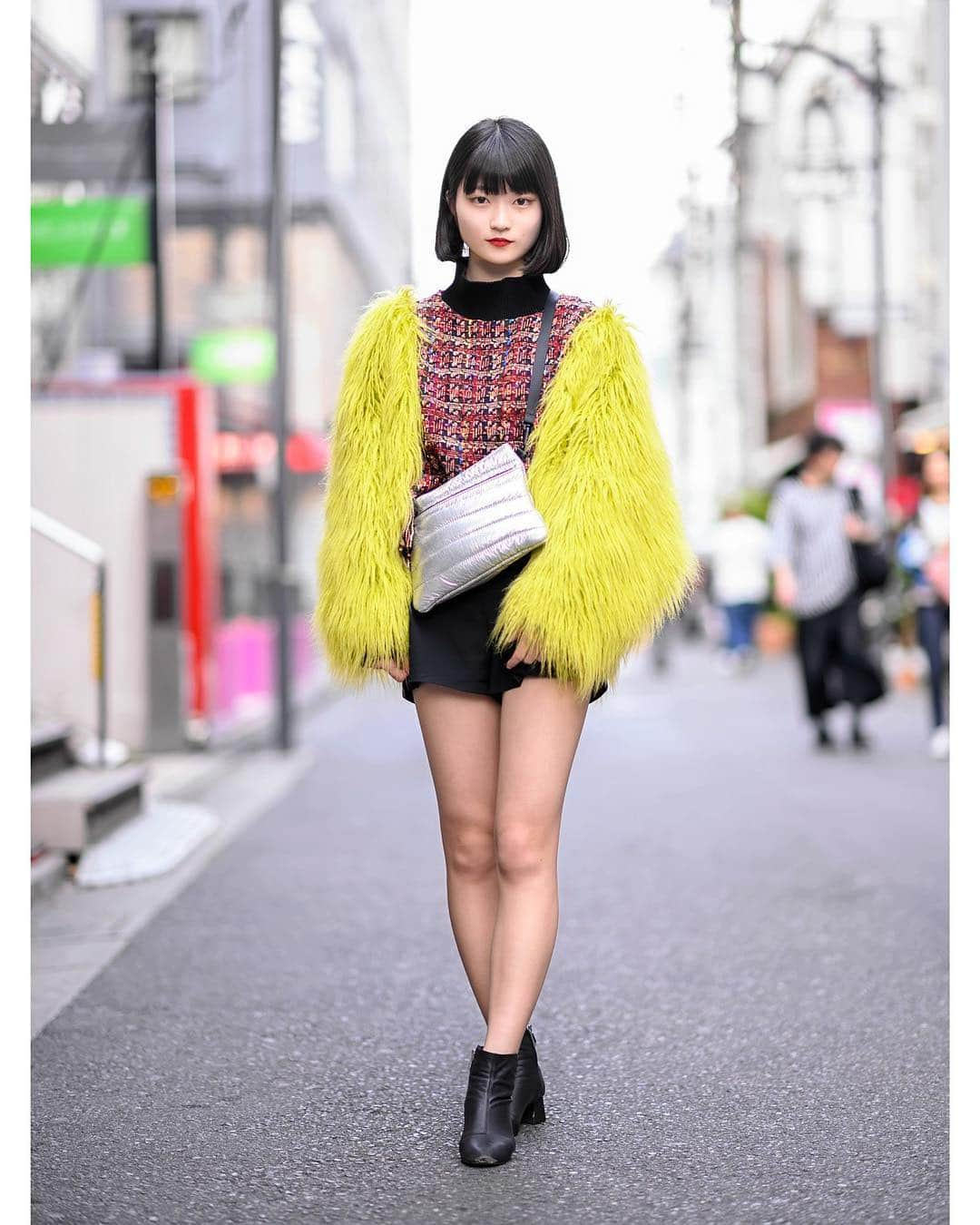 Harajuku Japanさんのインスタグラム写真 - (Harajuku JapanInstagram)「14-year-old Japanese student and aspiring model Kanade (@kanade514) on the street in Harajuku wearing a shaggy faux fur jacket from Sly with a Zara top, shorts, Zara booties, and a metallic purse.」4月9日 18時27分 - tokyofashion