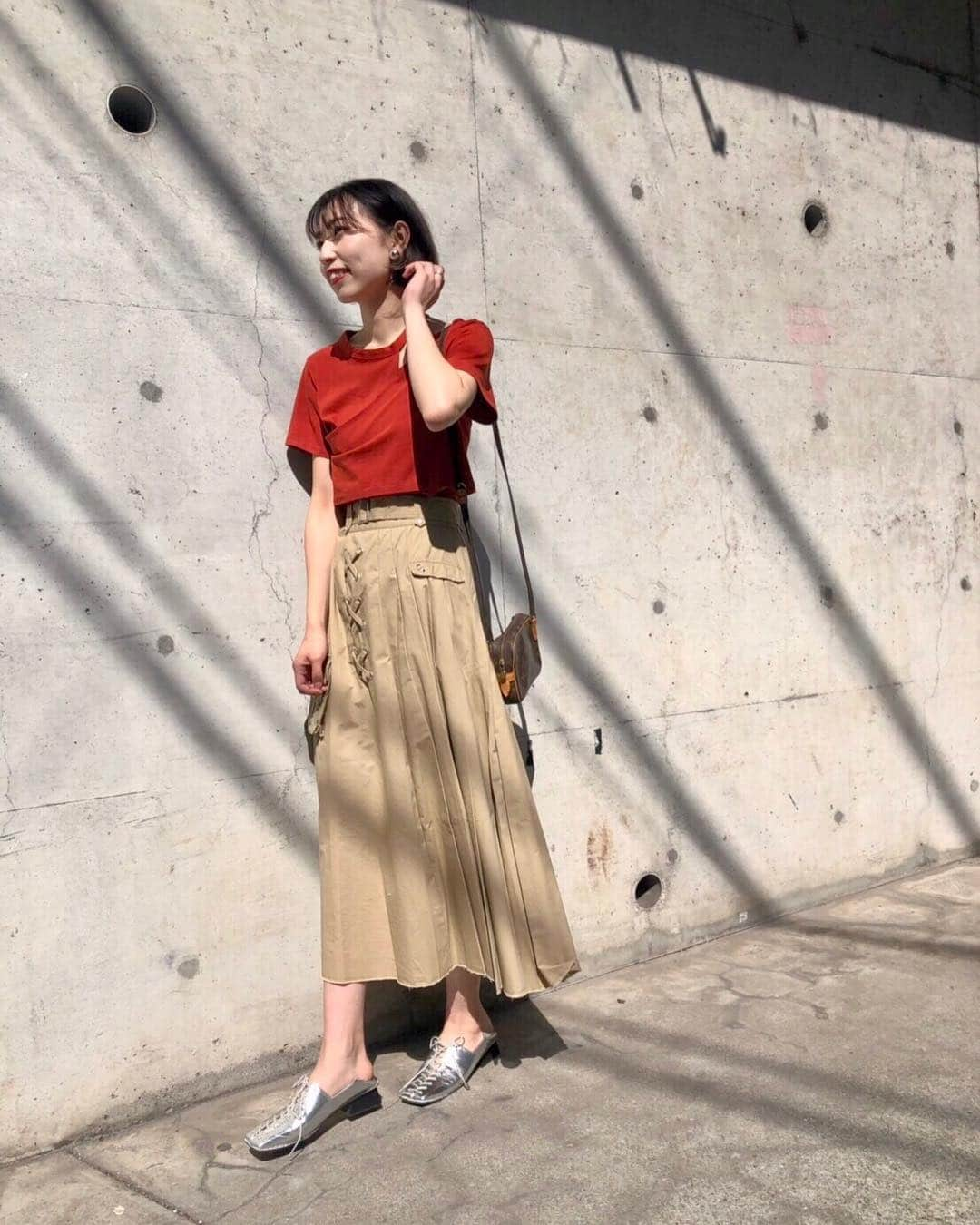 Ameri VINTAGE LUMINE SHINJUKUさんのインスタグラム写真 - (Ameri VINTAGE LUMINE SHINJUKUInstagram)「. 【NEW ARRIVAL】 . ⚫︎PLEATS MILITARY SKIRT BEG / KHA S / M ¥19,400 (+tax) . @__k.ao__ri.__  167㎝ . アシンメトリーなデザインが可愛い 人気のミリタリースカート❤︎ . WEB完売サイズも出ておりますが、 新宿店まだ在庫ございます✨ . . #amerivintage #ameri #military #skirt  #shinjuku #lumine2」4月9日 18時33分 - ameri_shinjuku