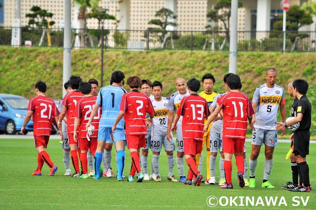 岡根直哉さんのインスタグラム写真 - (岡根直哉Instagram)「開幕しました⚽️ いきなり土日で連戦。 もう18分の2が終わり。 1試合の重みがすごいなあ。  連日の夏日で沖縄では既に熱中症対策始まってます👨🏾‍🦲 #4月からはエアコン必須 #夏 #沖縄sv #okinawa #puma」4月9日 18時40分 - naoya_okane