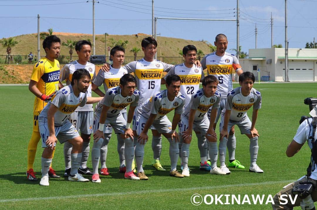 岡根直哉さんのインスタグラム写真 - (岡根直哉Instagram)「開幕しました⚽️ いきなり土日で連戦。 もう18分の2が終わり。 1試合の重みがすごいなあ。  連日の夏日で沖縄では既に熱中症対策始まってます👨🏾‍🦲 #4月からはエアコン必須 #夏 #沖縄sv #okinawa #puma」4月9日 18時40分 - naoya_okane