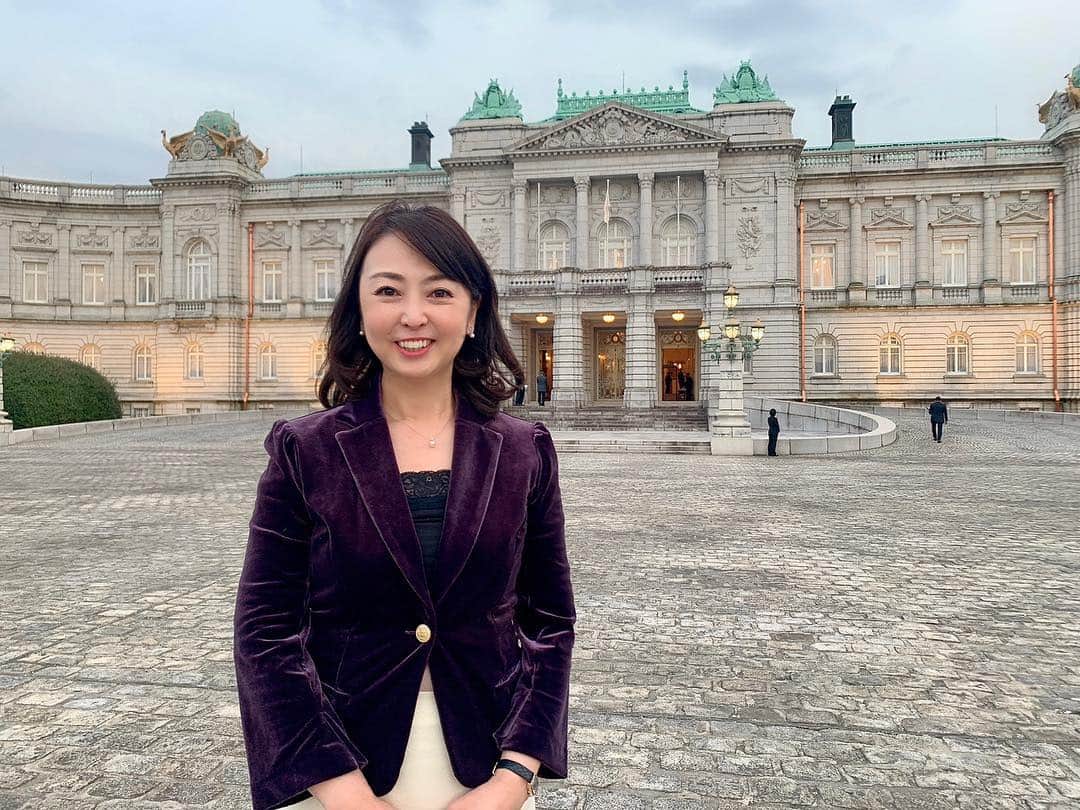 牛窪万里子さんのインスタグラム写真 - (牛窪万里子Instagram)「ここはどこでしょう？まるでフランスの宮殿のようですが、日本です♬  先日、赤坂離宮 迎賓館にてイベントがあり、同席させて頂きました。  #迎賓館 #迎賓館赤坂離宮  #まるで海外 #アナウンサー #司会者 #ラジオパーソナリティー」4月9日 18時47分 - mariko_ushikubo