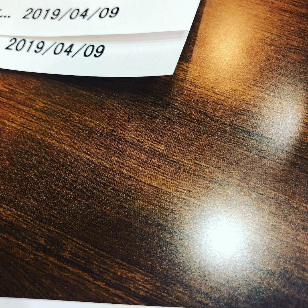 LOVEのインスタグラム：「打ち合わせー、デスクワーク、秘書ラブさんday. スーツ着たい。」