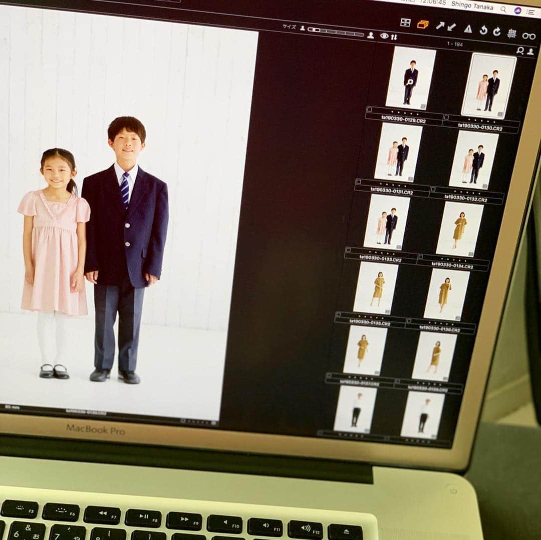 AYUMIさんのインスタグラム写真 - (AYUMIInstagram)「中学校、入学おめでとう🌸 この春は家族の記念に、外苑前にある  FIVE STUDIO @fivestudio で 家族の記念撮影をしました😊 . . #FIVESTUDIO #ファイブスタジオ #外苑前 #家族の記念 #家族写真 #感謝」4月9日 18時55分 - ayumiayunco