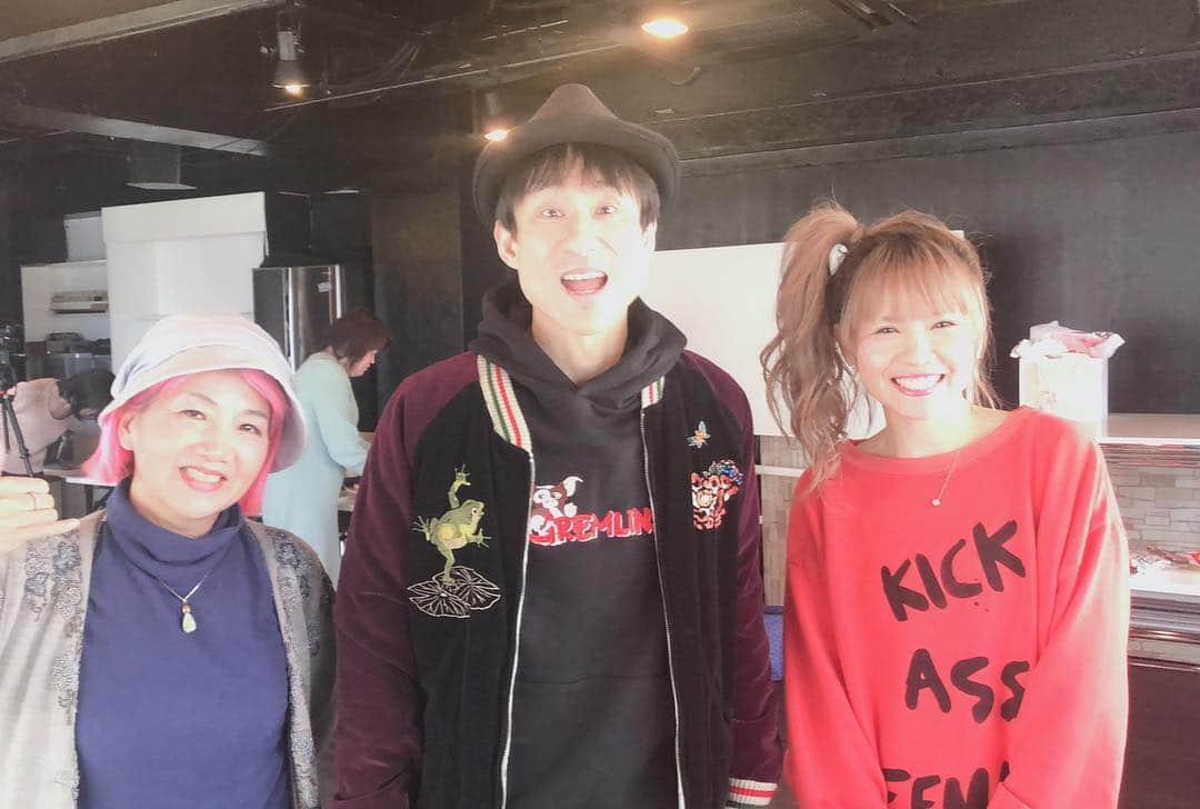 のインスタグラム：「#ええじゃないか文化祭 の #なだぎ武  さんと #さちまる の芝居の稽古が 始まりました。 さちまる どんな感情へもジャッジメントがなく 体が開いているので 一言言うだけで良くなる。 棒読み大根役者だった去年の 天の河伝説オーディションの 本読みが懐かしい。  なだぎさんは 安定の面白さ！  とっても面白いものになるよ！  #夢かうつつか天使か悪魔か #芝居 #5月8日 #新宿文化センター #チケット発売中 http://shop.ouki-shizuka.com/shopdetail/000000000033/」