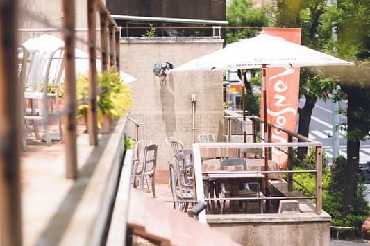 モンスーンカフェさんのインスタグラム写真 - (モンスーンカフェInstagram)「As the days get warmer and longer our Daikanyama location has a terrace that’s perfect for a sunny day ☀️ // #monsooncafe #モンスーンカフェ #エスニック #エスニック料理 #southeastasianfood #southeastasianfusion #代官山 #daikanyama #tokyo #japan #daikanyamacafe」4月9日 10時09分 - monsooncafe_gd