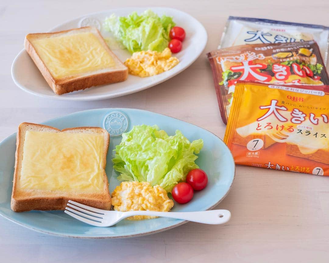 haru.さんのインスタグラム写真 - (haru.Instagram)「. おはようございます☀ . 今朝は、おうちごはん @ouchigohan.jp さまよりいただいた、 大きいとろけるスライスを使ったチーズトースト♡ . 今回、 ・大きいスライスチーズ ・大きいとろけるスライス ・料理を彩る大きいスライスチーズ の3種と、 ・エクスフロマージュKOBE　濃密レアチーズケーキ をいただきました♩ . こちらの大きいスライスチーズは、トーストの端まである大きさで、 チーズトーストにぴったり！ どこを食べてもしっかりとチーズでとっても嬉しいです♡ . ハンバーグにのせても美味しそうだな😋 今度やってみよう〜〜！ 美味しいチーズをありがとうございました✨ . . . 良い天気の火曜日。 朝7時から、料理しながらすでに100枚以上撮影していて、ちょっとお疲れw . 休憩しつつ今日もがんばりまーす♩ みなさまも良い1日を。 . . . #大きいスライスチーズ #食パンの端まで届く #おうちごはんキャンペーン」4月9日 10時13分 - colorful.haru_tk19