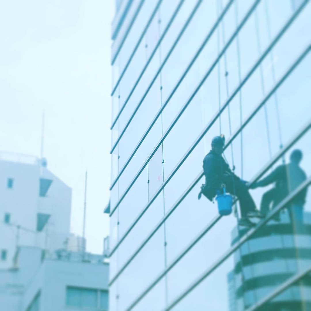中野敬久さんのインスタグラム写真 - (中野敬久Instagram)「#cleaning #window #spiderman #higherground」4月9日 10時27分 - hirohisanakano