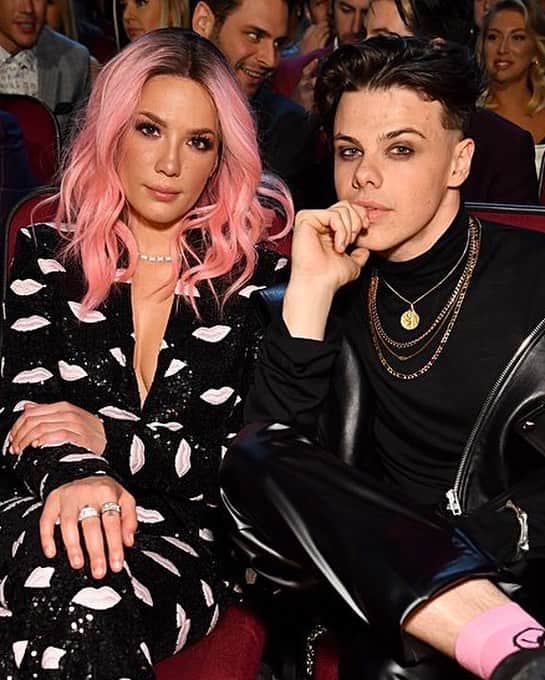 E! Onlineさんのインスタグラム写真 - (E! OnlineInstagram)「Halsey could live without rumors that she's pregnant. Link in biNO for her hilarious response to all of the speculation. (📷: Getty Images)」4月9日 10時45分 - enews