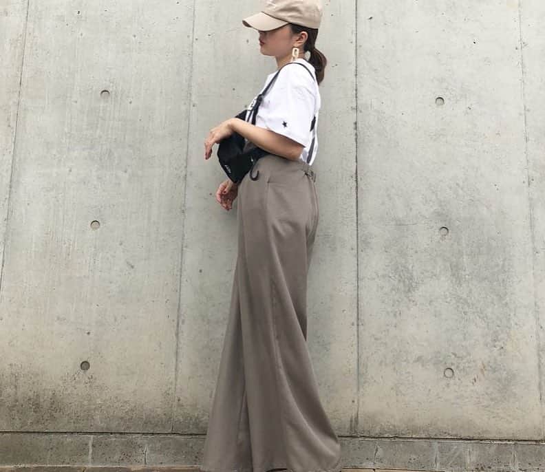 パシオスさんのインスタグラム写真 - (パシオスInstagram)「Repost @mzk709 ・・・ アンバサダーを務めさせて頂いてる @paseos_official で#パシパト してきたよー🏃💕 . プチプラで商品数が多いから宝探しみたいでわくわくする😍 SSのアイテムが沢山あって 早速6点GETしてきた❤ . ってわけで、#パシオスコーデ  靴とアクセ意外#全身パシオス 👍 このサロペットのデザインは今年トレンドのやつ〜❤2300円ってどんだけ〜😳 . . tops 品番:4220133527 salopette 品番:4110412603 bag 品番:3251234821 cap 品番:3355119102 . さらにアプリをダウンロードするとお得なクーポンもらえるみたいだから行く前にCheckしてみてね✌︎ . . #パシオス #pr #春コーデ #春ファッション  #おちびファッション#おちびコーデ #おちびの輪 #低身長 #低身長コーデ  #sサイズコーデ #sサイズ #着回しコーデ #ママコーデ #ママファッション #coordinate #服好きな人と繋がりたい  #大人カジュアル#大人女子 #ファッションコーデ #お洒落さんと繋がりたい  #プチプラコーデ #igfashion  #outfit #ootd #きょコ #ootd_kob #ootdfashion」4月9日 10時42分 - paseos_official