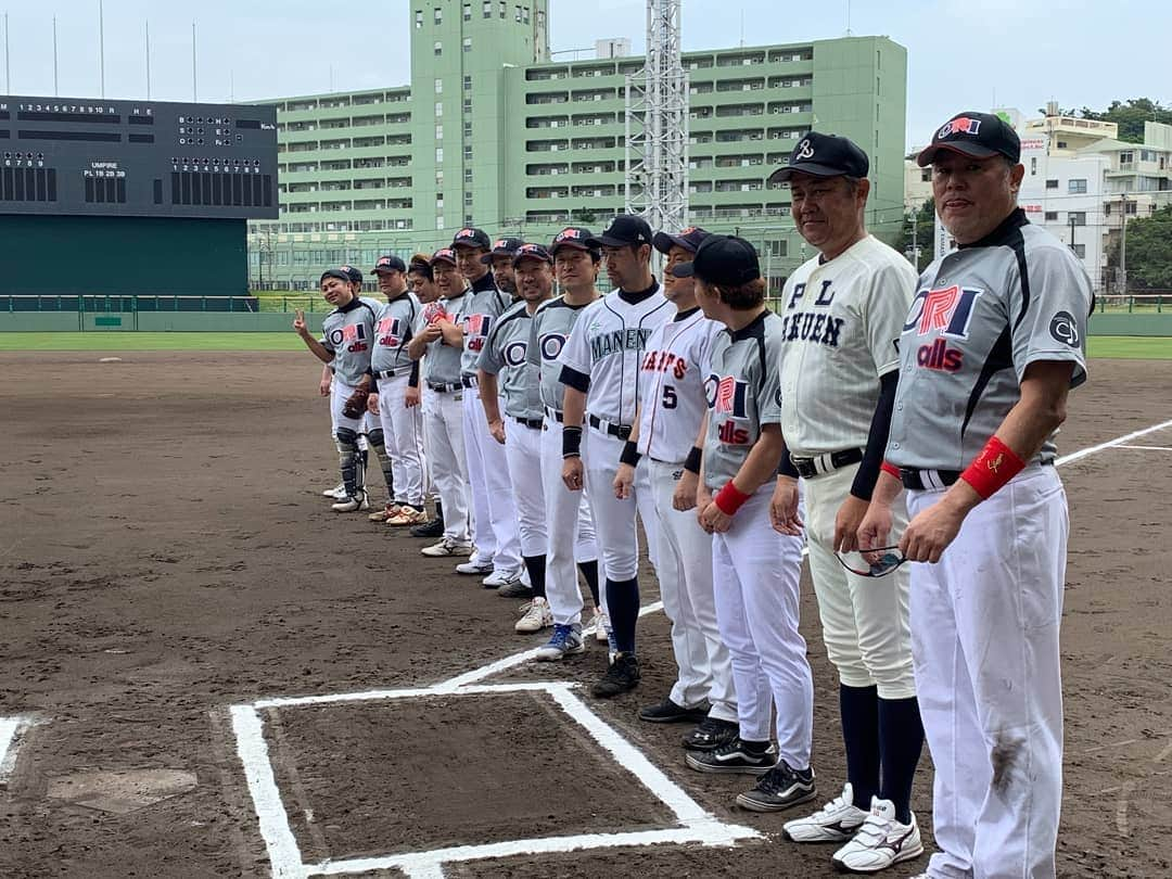 ニッチロー'さんのインスタグラム写真 - (ニッチロー'Instagram)「沖縄でのチャリティー野球⚾  一塁での写真はヒット打った感じですが代走です。  清さんネタではなく本当にデッドボール食らって痛そうでした。  #チャリティー野球 #沖縄 #那覇 #セルラースタジアム #リトル清原 さん #ニッチロー’ #野球 #ベースボール #baseball」4月9日 10時46分 - nicchiro5.1