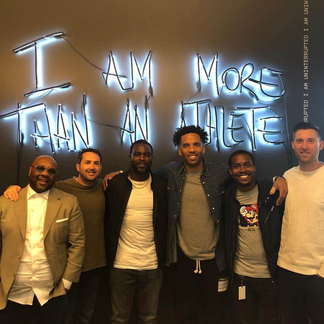 マイケル・ヴィックさんのインスタグラム写真 - (マイケル・ヴィックInstagram)「Great catchin up today with @mavcarter and the team at @uninterrupted!💯」4月9日 10時50分 - mikevick