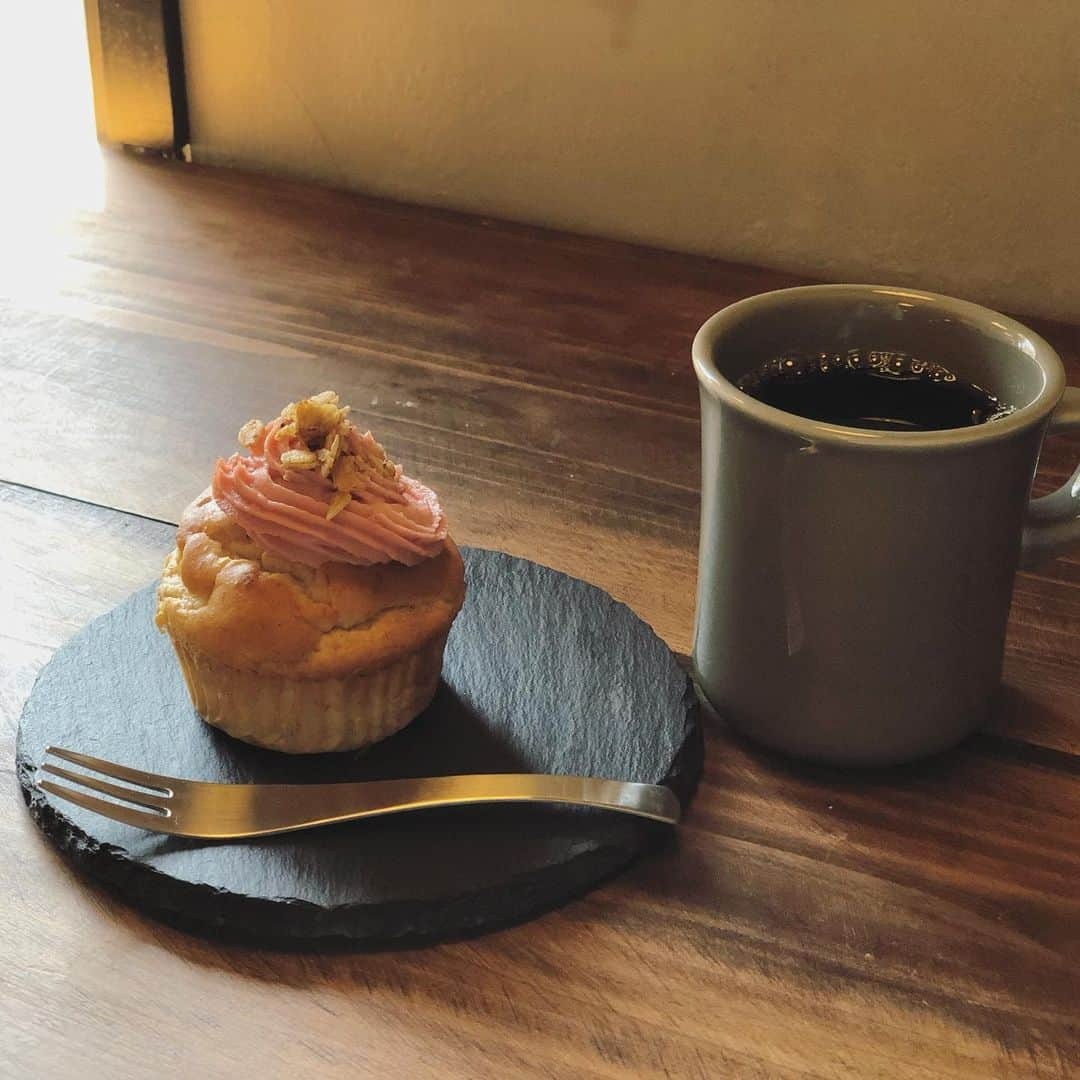 佐藤ルミナさんのインスタグラム写真 - (佐藤ルミナInstagram)「小田原でビーガンスイーツと美味しいコーヒーが飲める貴重なお店  @bleucoffeestandandbar ☕️👍日本でも食にこだわるお店がもっと増えて欲しいですね。小田原来た際は是非寄ってみて下さい😊 #bleucoffeestandandbar #odawara #vegan #vegansweets #organic #coffee #coffeestand #specialtycoffee」4月9日 10時53分 - ruminasato